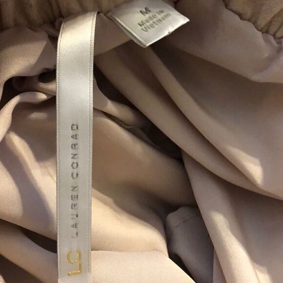 Lauren Conrad Faux Suede Scalloped Shorts Size M - Picture 5 of 6